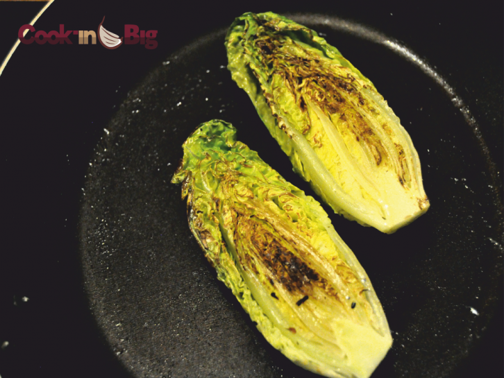 In a frying pan, add a dash of oil and brown the lettuce hearts lightly on both sides.