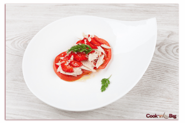 White Tuna breast salad with Tomato and White Garlic