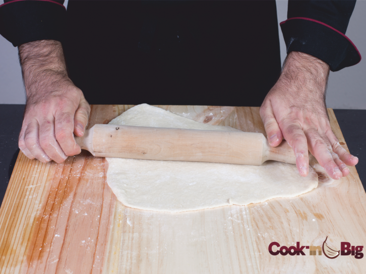 Roll the dough with the help of a rolling pin