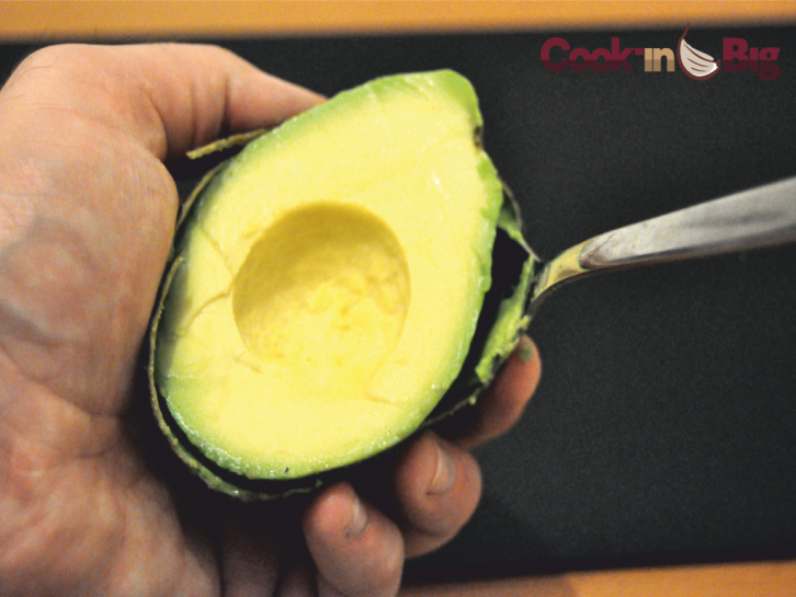 Remove the flesh of the avocado with the help of a spoon