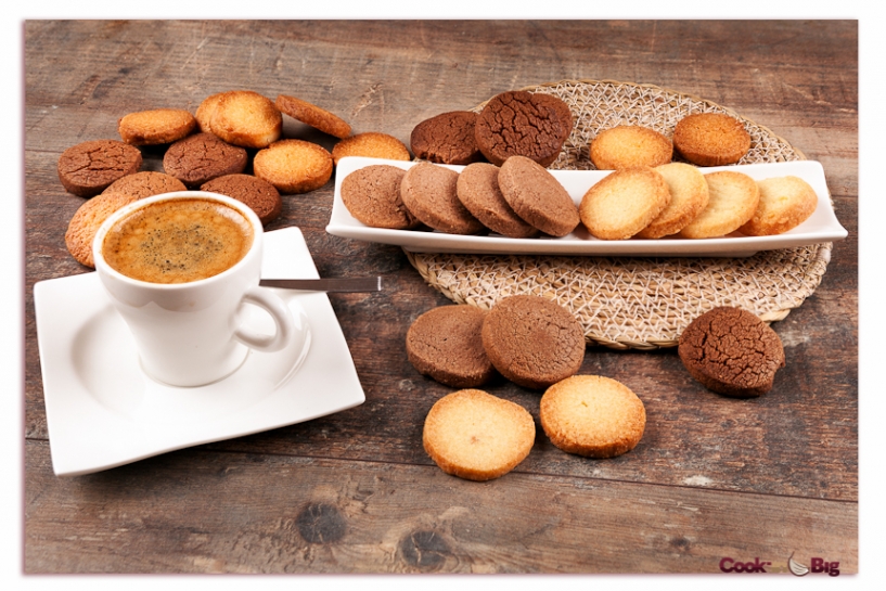 Galletas de Mantequilla con Ajo Morado y Cacao Amargo.