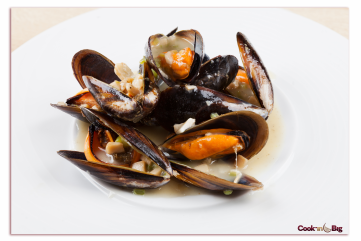 Mejillones con setas japonesas y Ajo Morado.