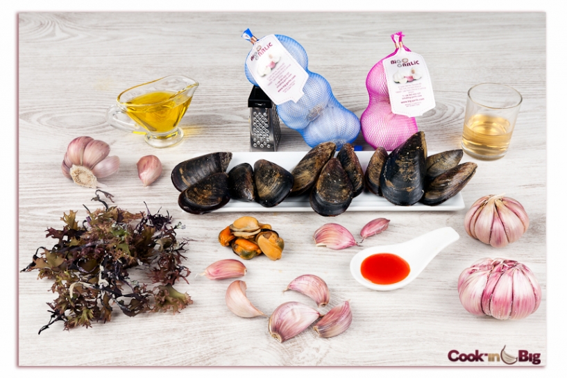 Mejillones en Escabeche con Ensalada de Algas y Ajo Morado