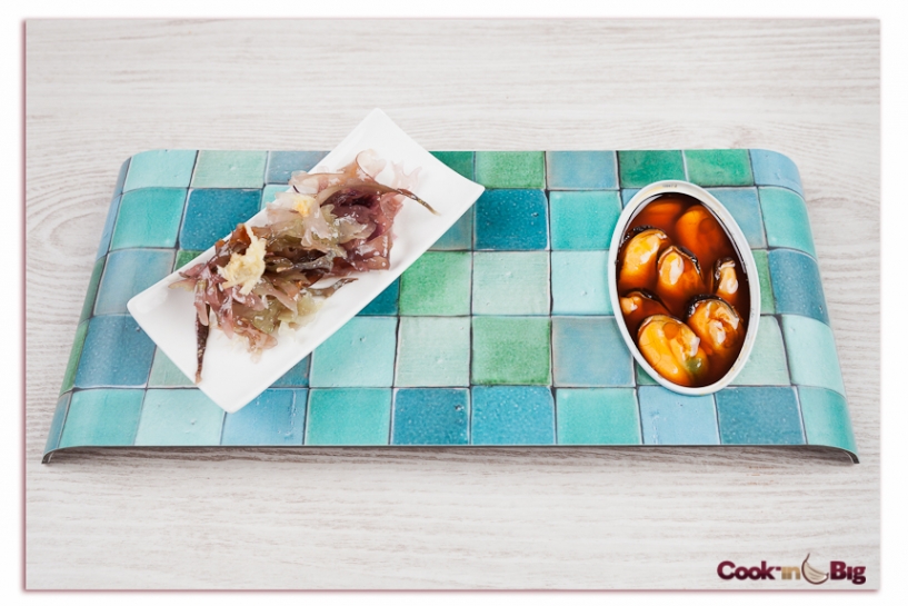 Mejillones en Escabeche con Ensalada de Algas y Ajo Morado