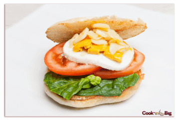 Mollete con Foie Micuit, Mozzarella y Ajo Blanco