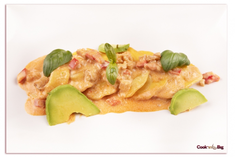 Ravioli con Crema de  Ajo Castaño y Aguacate