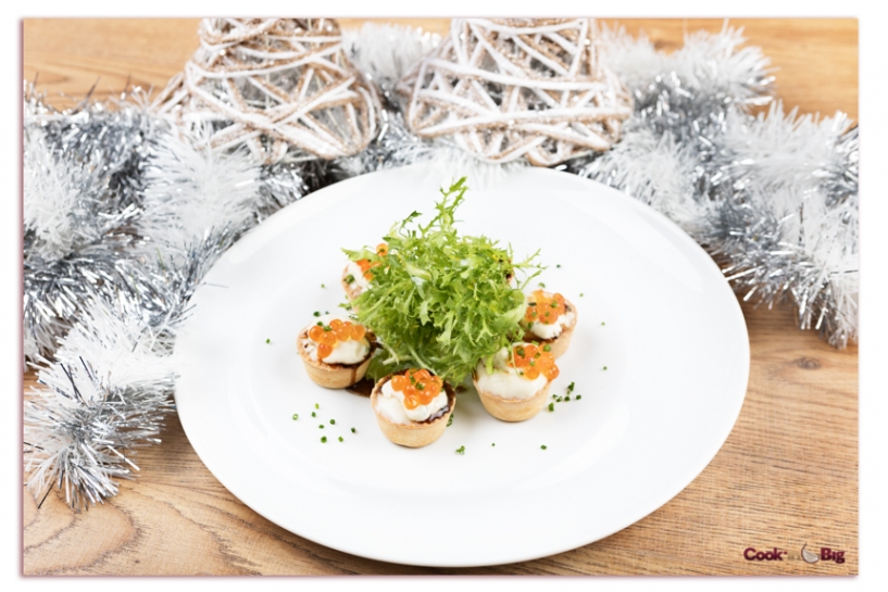 Tartaletas de Queso, Anchoas y Huevas con Ajo Spring Violeta