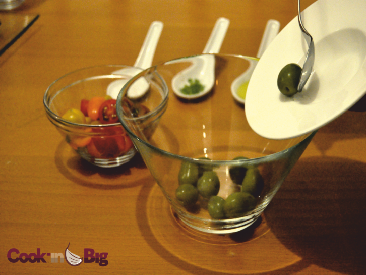 Vamos añadiendo los ingredientes en un bol grande